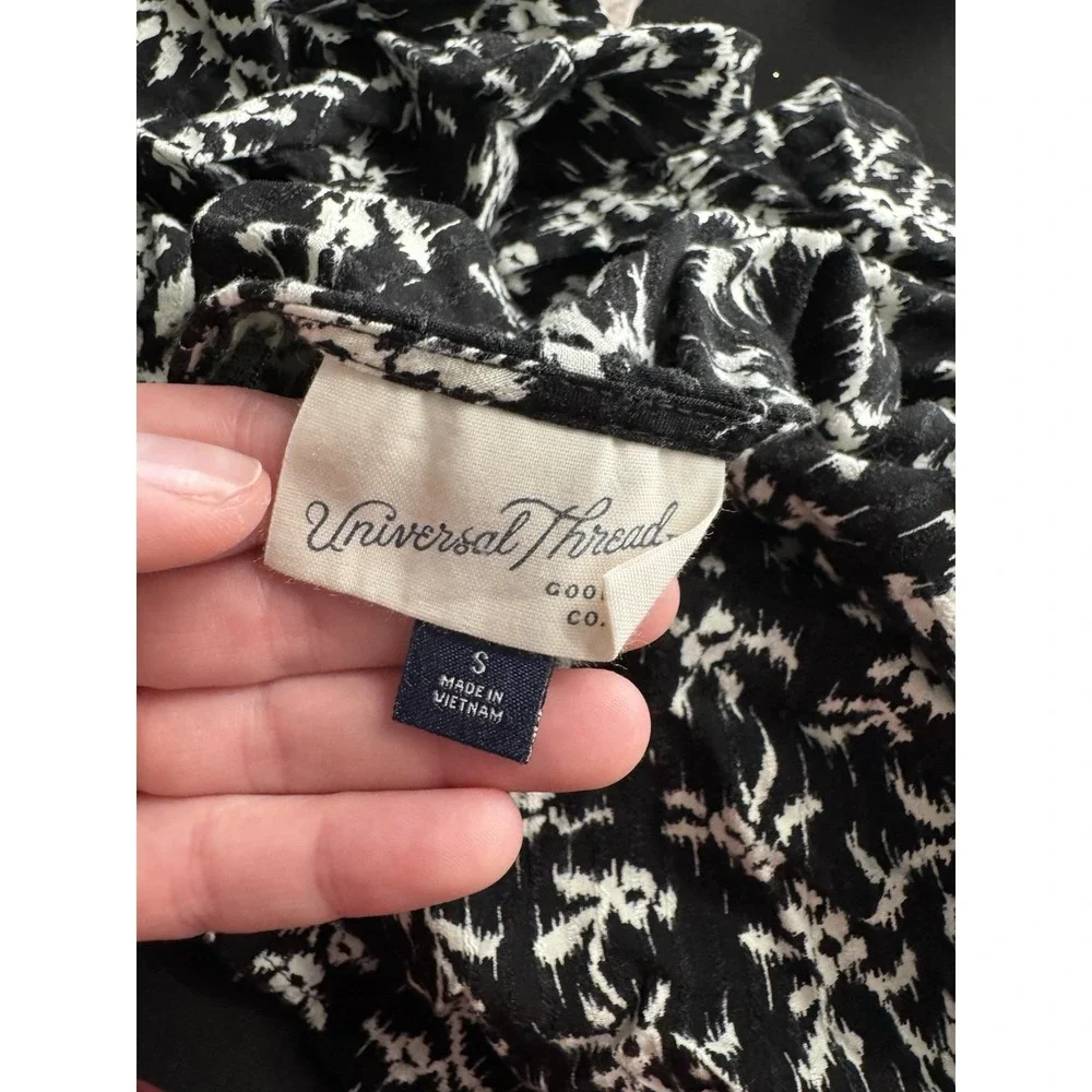 Universal Thread Black & White Floral V-neck Short Sleeve Dress‎ S Cottagecore